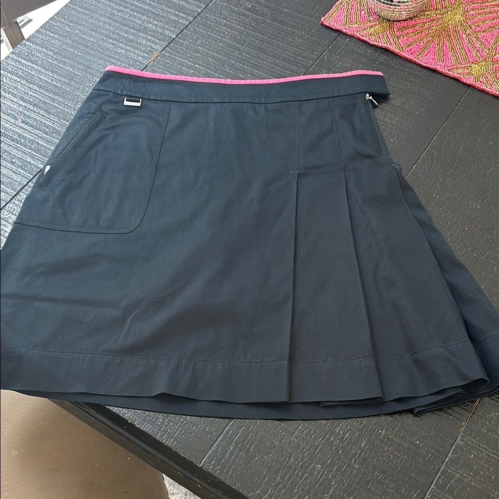 Ralph Lauren Golf navy blue skort with a pink stripe at the waistband size 6